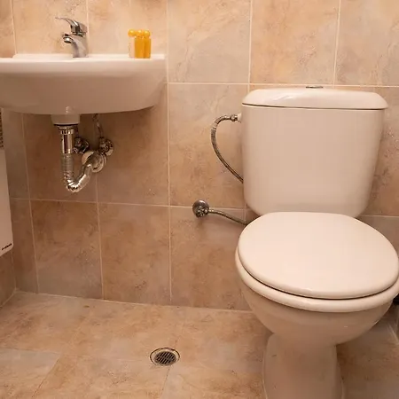 *by The Slope* Cozy One-bedroom Flat With Balcony Pamporowo